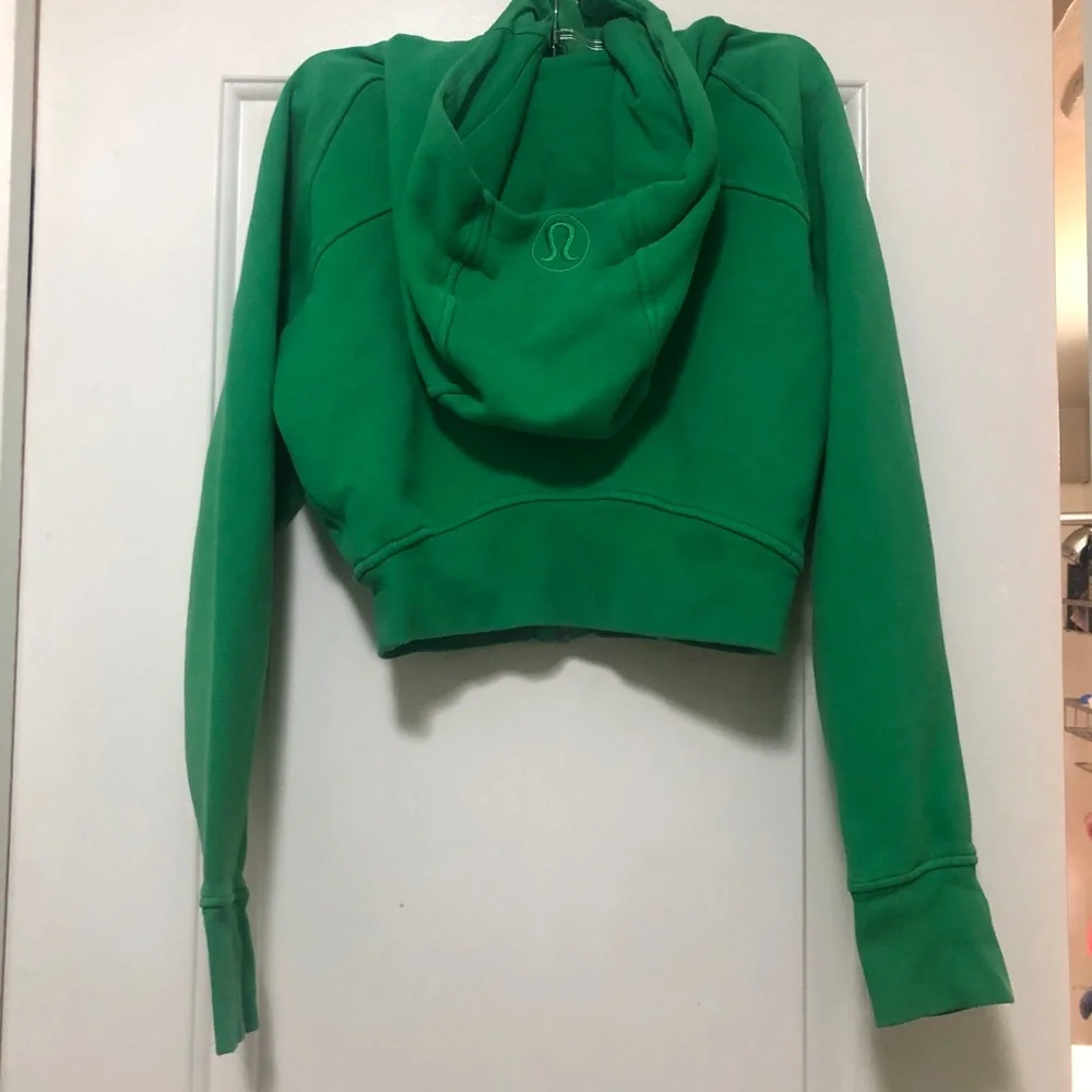Lululemon Scuba Full-Zip Hoodie  Green , Size 6 great conditions